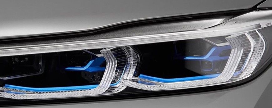 پیشرفت تکنولوژی ساخت چراغ جلو خودروهای لوکس 